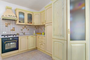 Kühlschrank, Ofen, Herdplatte, Geschirrspüler