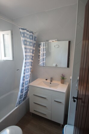 Een douche, handdoeken