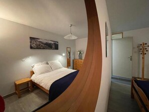 2 chambres, fer et planche à repasser, lit parapluie, Wi-Fi gratuit