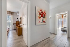 2 bedrooms, iron/ironing board, bed sheets - Apartment 'Giaely' with Balcony and Air Conditioning (Borghetto Santo Spirito)