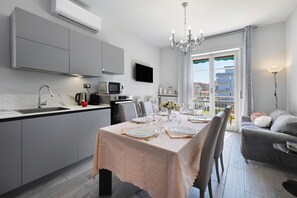 Interior - Apartment 'Giaely' with Balcony and Air Conditioning (Borghetto Santo Spirito)