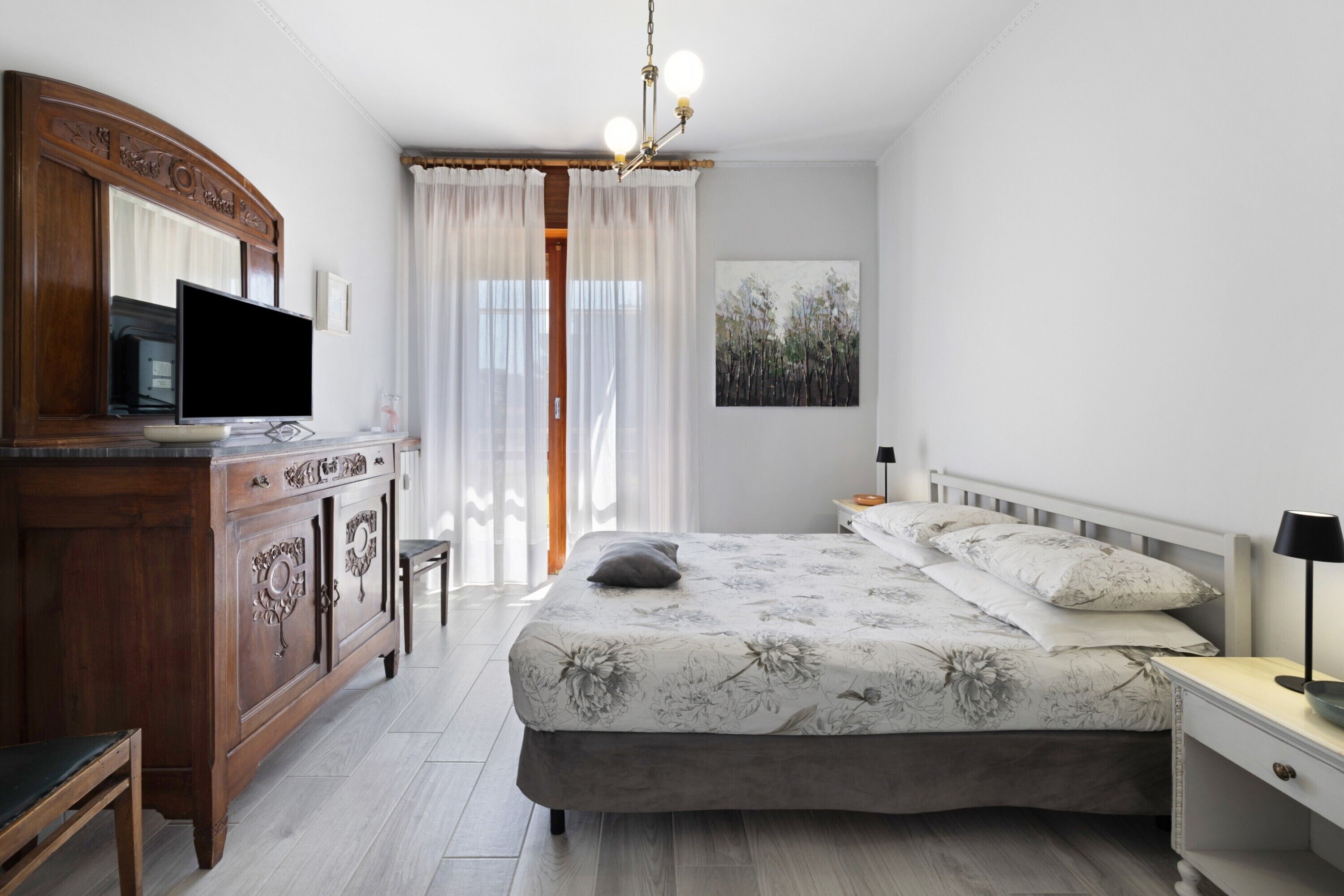 2 bedrooms, iron/ironing board, bed sheets