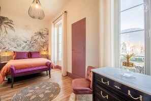1 slaapkamer, een strijkplank/strijkijzer, reisbedje, gratis wifi
