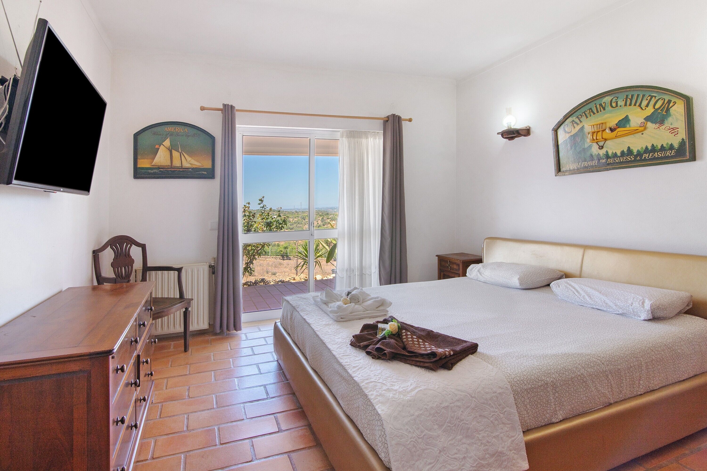 5 bedrooms, iron/ironing board, free WiFi, bed sheets