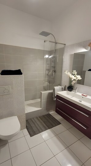 Bruser, hårtørrer, håndklæder