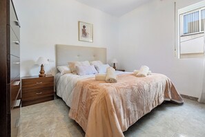 2 chambres, fer et planche à repasser, Wi-Fi gratuit, draps fournis