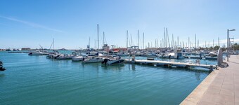 Apartamento 'Estela' con terraza privada, balcón, Wi-Fi y aire acondicionado