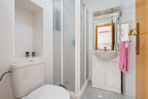 Ducha, secador de pelo, toallas