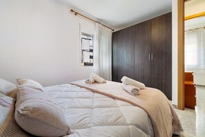 2 slaapkamers, een strijkplank/strijkijzer, gratis wifi, beddengoed