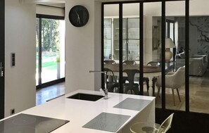 Kühlschrank, Mikrowelle, Ofen, Geschirrspüler