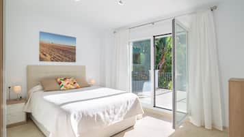 5 bedrooms, iron/ironing board, free WiFi, bed sheets