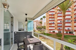 Outdoor dining - Apartment 'Primera Línea con Terrace A104' with Sea View, Shared Pool and Wi-Fi (Torrox)
