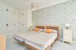 2 bedrooms, free WiFi, bed sheets - Apartment 'Primera Línea con Terrace A104' with Sea View, Shared Pool and Wi-Fi (Torrox)