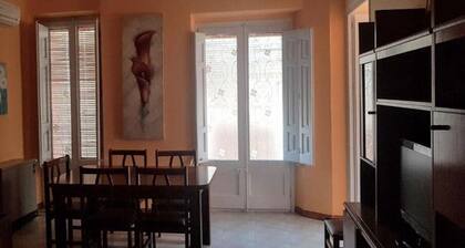 Appartement 'Pis RomĂ ntic A Tremp' avec balcon, Wi-Fi et climatisation