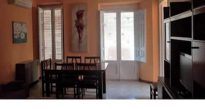 Apartment 'Pis Romàntic A Tremp' with Balcony, Wi-Fi and Air Conditioning