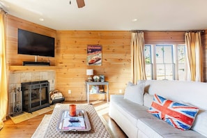 Smart TV, fireplace, ping pong, computer monitors