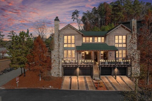 Lovely, convienant 4-bedroom townhome with WiFi on Smith Lake 