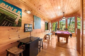 Spielezimmer