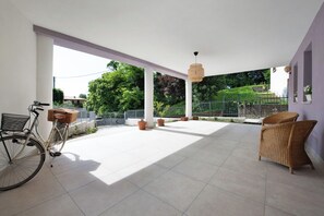 Terrace/patio - Apartment "Casa Mavi" with Shared Terrace, Wi-Fi & Air Conditioning (Corte Franca)