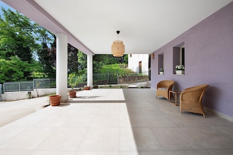 Terrace/patio. Apartment "Casa Mavi" with Shared Terrace, Wi-Fi & Air Conditioning