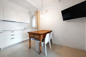 Interior - Apartment "Casa Mavi" with Shared Terrace, Wi-Fi & Air Conditioning (Corte Franca)