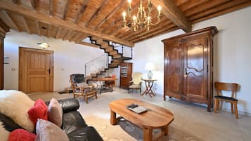 Fernseher, DVD-Player, Stereoanlage