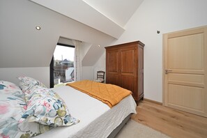 4 makuuhuonetta, työpöytä, silitysrauta/-lauta, ilmainen Wi-Fi