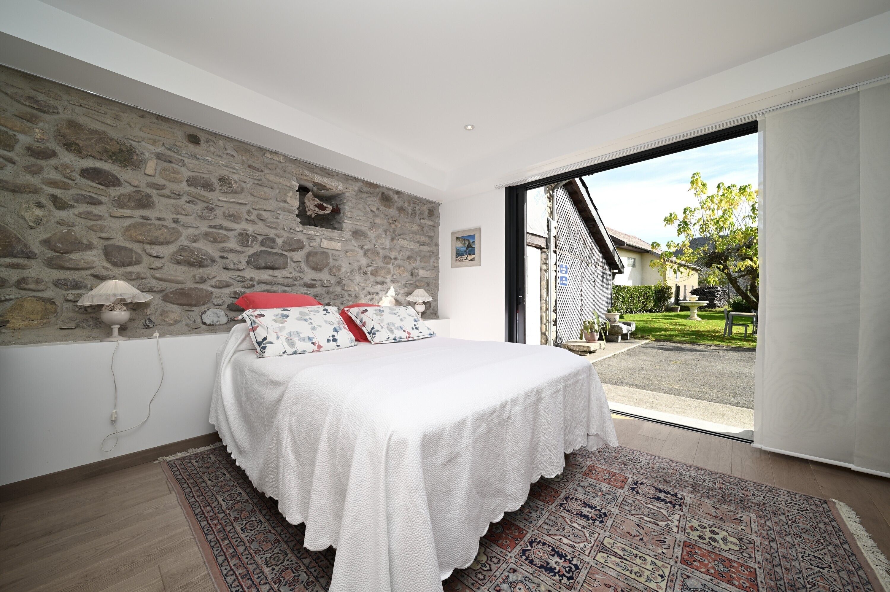 4 bedrooms, desk, iron/ironing board, free WiFi