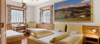 Apartment 'Paracia App Cir' with Sea View, Shared Garden and Wi-Fi