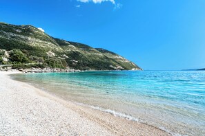 Beach nearby - Apartment 'Vardia' with Private Terrace, Wi-Fi and Air Conditioning (Lefkada)