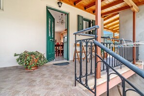 A wooden staircase with metal railings leading to a covered area with a view of the landscape. - Apartment 'Vardia' with Private Terrace, Wi-Fi and Air Conditioning (Lefkada)