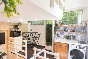 Kühlschrank, Mikrowelle, Ofen, Herdplatte