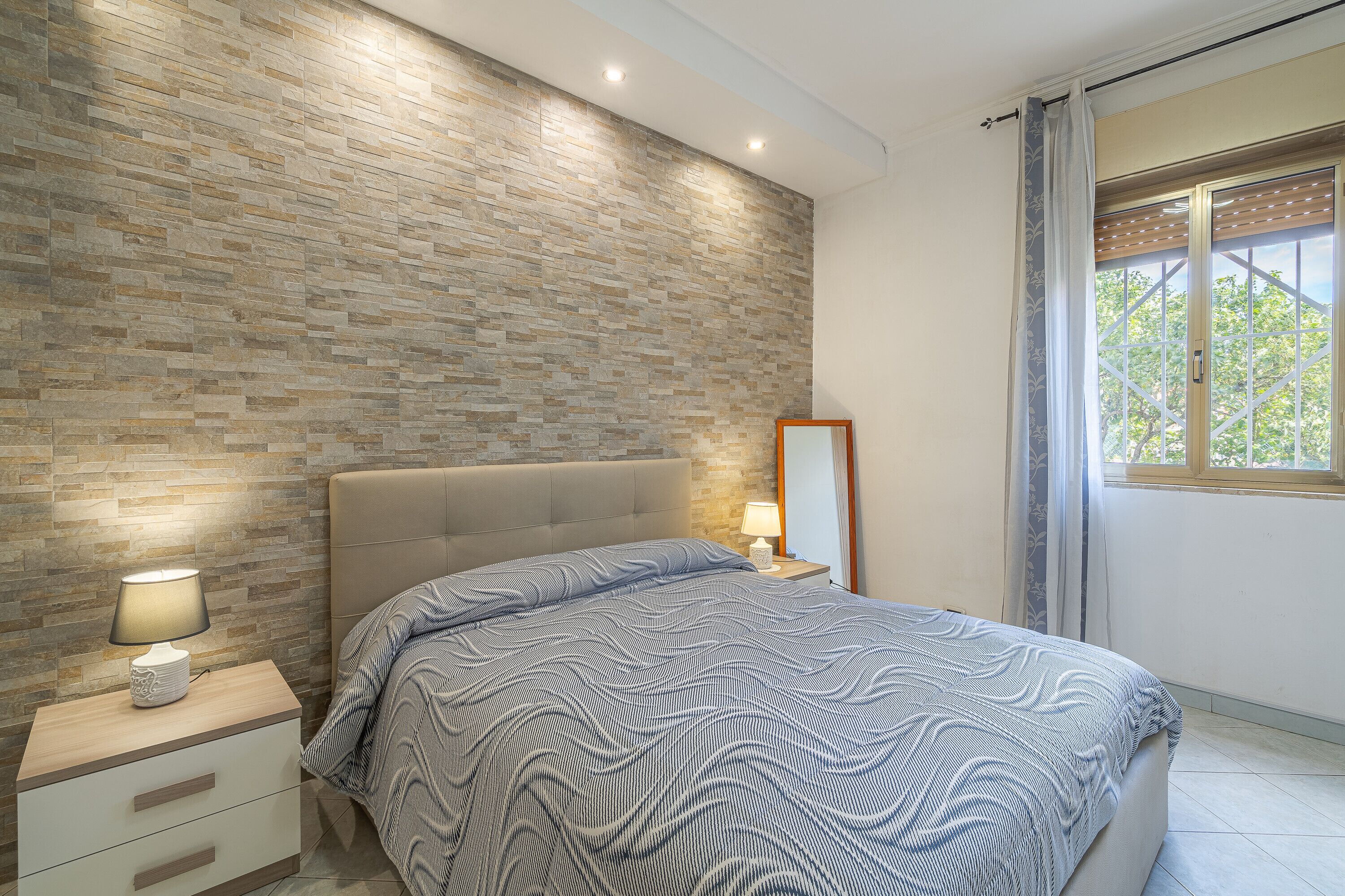 2 多间卧室、熨斗/熨衣板、免费 WiFi、床单