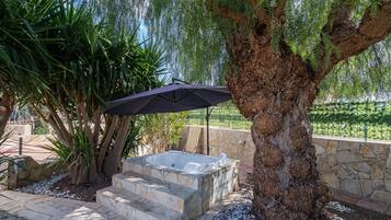 Bain à remous extérieur