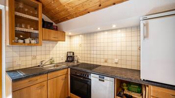 Réfrigérateur, four, plaque de cuisson, lave-vaisselle