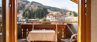 Apartment 'Gartnerhof Sonnenblume' with Mountain View, Shared Garden and Wi-Fi