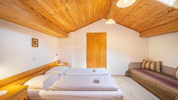 2 bedrooms, free WiFi, bed sheets