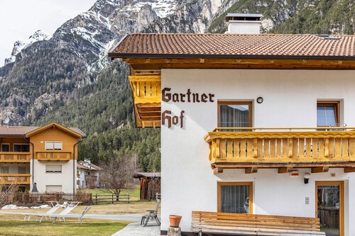 Appartement 'Gartnerhof Glücksklee' avec vue sur les montagnes, jardin partagé et Wi-Fi