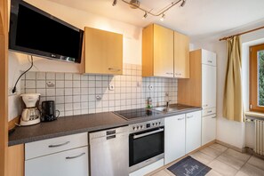 Réfrigérateur, four, plaque de cuisson, lave-vaisselle