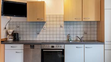 Frigorifero, forno, piano cottura, lavastoviglie