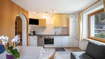 Kühlschrank, Ofen, Herdplatte, Geschirrspüler