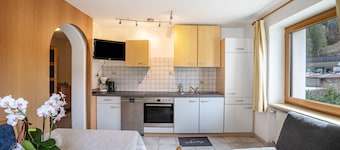 Apartment 'Gartnerhof Rose' with Mountain View, Shared Garden and Wi-Fi