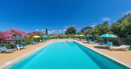 Agriturismo "Il Nazareno - Il Coppaio" with Shared Pool and Wi-Fi