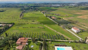 An aerial view of a property with a swimming pool, a large house, and surrounding fields. - Agriturismo "Il Nazareno - Il Coppaio" with Shared Pool and Wi-Fi (cecina)