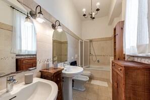 Shower, hair dryer, towels