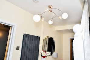 27-inch flat-screen TV with digital channels - stylish 6 bed home  (Manchester)