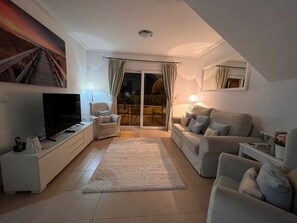 Smart TV, DVD player, books, stereo - Villa Le Gra - 3 Bedroom Villa with new private pool on the 5* Mar Menor Resort (Torre-Pacheco)