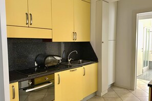 Fridge, oven - N276 - Numana, Spiaggiola beach front apartment (Numana)
