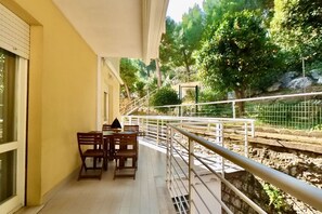 Outdoor dining - N276 - Numana, Spiaggiola beach front apartment (Numana)