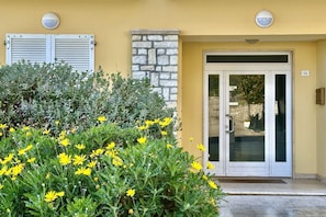 Exterior detail - N276 - Numana, Spiaggiola beach front apartment (Numana)